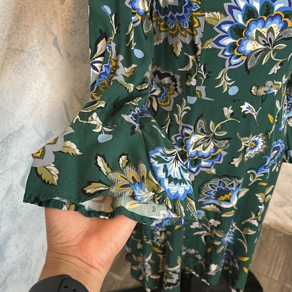 Old Navy Green Floral Maxi Dress with Flared Sleeves size 4 - Picture 4 of 7